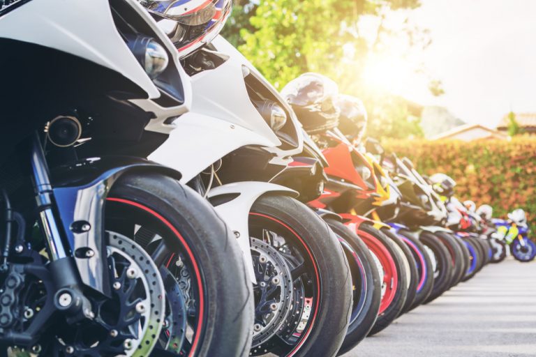 obtenez votre devis moto personnalisé en quelques minutes et découvrez les meilleures offres d'assurance pour protéger votre véhicule. comparez les tarifs et choisissez la couverture idéale pour rouler en toute sérénité.