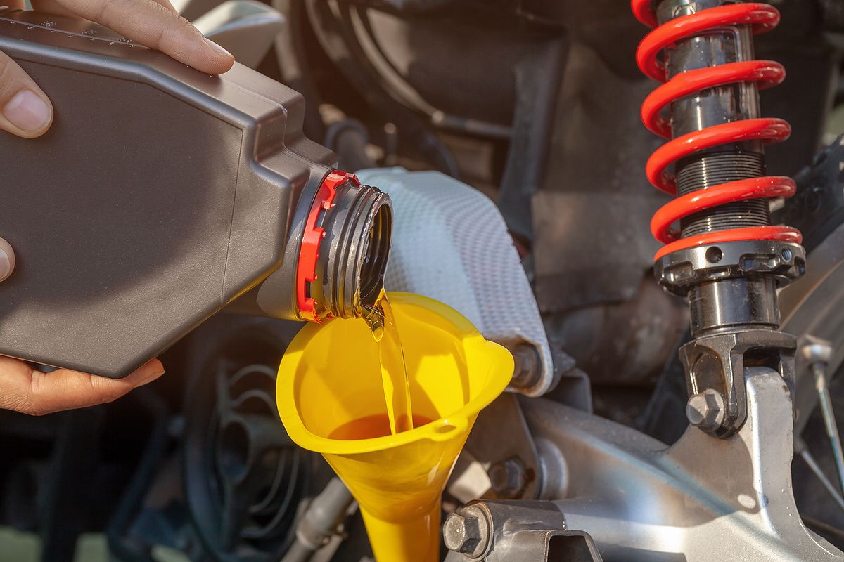 découvrez nos conseils et astuces pour un entretien optimal de votre moto. apprenez à maintenir votre deux-roues en parfait état, à effectuer les vérifications essentielles et à prolonger sa durée de vie.