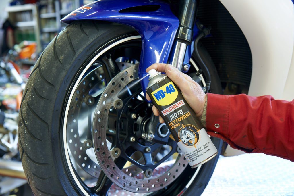 découvrez nos conseils et astuces pour l'entretien de votre moto. apprenez à prolonger la durée de vie de votre deux-roues avec des techniques simples et efficaces, et assurez-vous d'une conduite en toute sécurité. ne laissez rien au hasard et donnez à votre moto les soins qu'elle mérite.