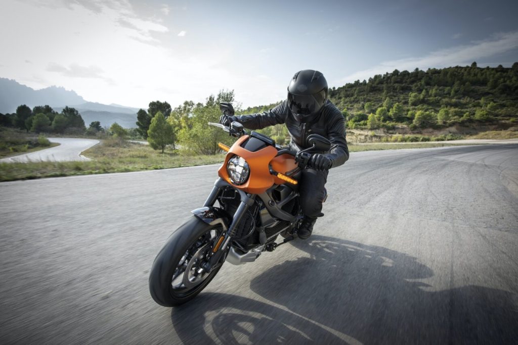découvrez notre guide complet sur l'assurance moto pour choisir la couverture adaptée à vos besoins. comparez les garanties, les prix et les conseils pour rouler en toute sécurité.
