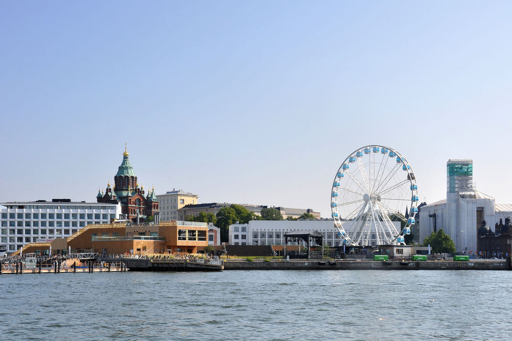 découvrez helsinki comme jamais auparavant en moto ! explorez la beauté des paysages urbains et naturels de la capitale finlandaise, tout en profitant de la liberté et de l'adrénaline d'une balade à deux roues. partez à l'aventure et vivez des moments inoubliables à travers les routes pittoresques d'helsinki.