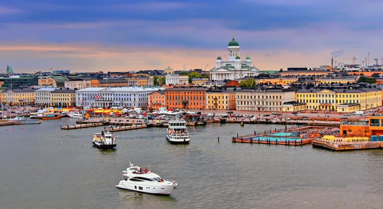 découvrez helsinki à moto : une aventure palpitante à travers les rues historiques, les paysages pittoresques et la culture vibrante de la capitale finlandaise. embarquez pour un voyage inoubliable qui combine liberté, exploration et sensations fortes.