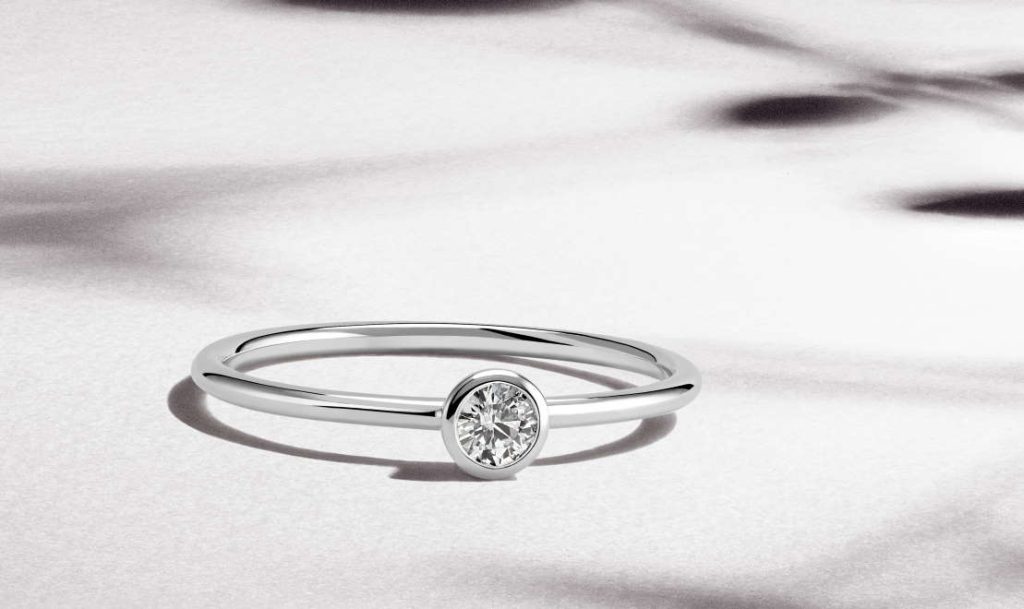 découvrez notre collection de joaillerie éthique alliant élégance et respect de l'environnement. chaque pièce est conçue avec des matériaux durables et issus de sources responsables, pour une beauté qui a du sens.