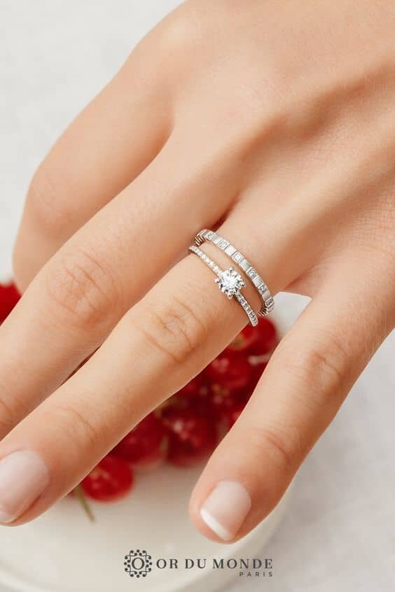 découvrez l'univers de la joaillerie éthique, où l'élégance rencontre la durabilité. nos créations en bijoux, fabriquées avec des matériaux responsables et des méthodes respectueuses de l'environnement, vous permettent d'affirmer votre style tout en soutenant une mode consciente. adoptez un luxe engagé avec notre collection de bijoux éthiques.