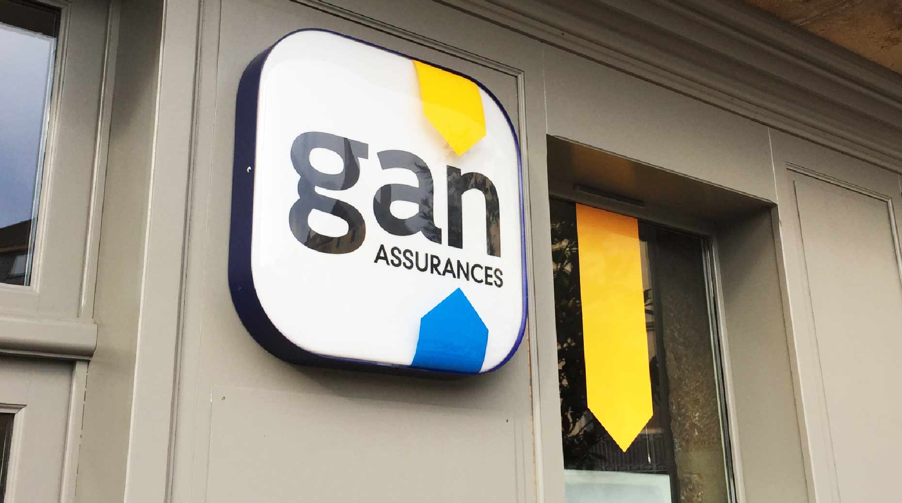 découvrez notre assurance moto a2 spécialement conçue pour les jeunes conducteurs. profitez de tarifs compétitifs, de garanties adaptées à vos besoins et d'un accompagnement personnalisé pour une conduite en toute sérénité.