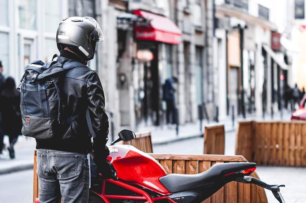 découvrez des solutions d'assurance moto spécialement conçues pour les jeunes conducteurs. profitez de tarifs avantageux, d'une couverture adaptée et d'un accompagnement personnalisé pour rouler en toute sécurité. obtenez votre devis en ligne dès maintenant !