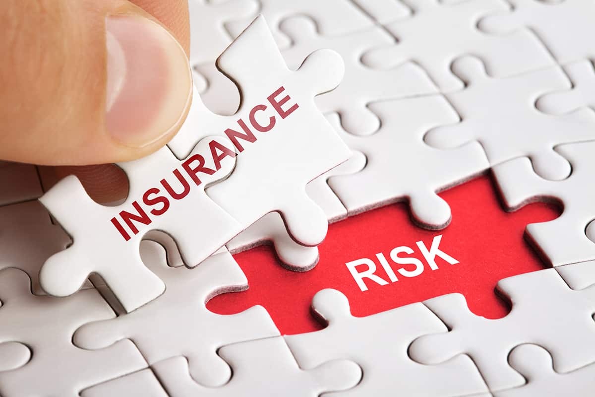 découvrez notre guide sur l'assurance moto non homologuée, qui vous aide à comprendre les spécificités, les avantages et les exigences pour assurer votre deux-roues sur les routes françaises en toute légalité.