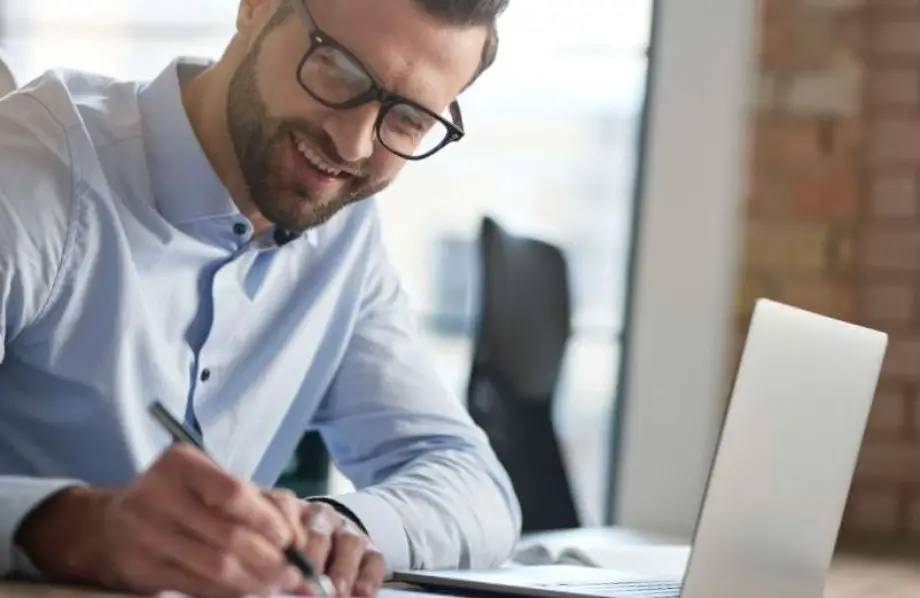 découvrez comment choisir l'assurance qui vous convient le mieux. comparez les options, comprenez les garanties et faites un choix éclairé pour protéger votre avenir.