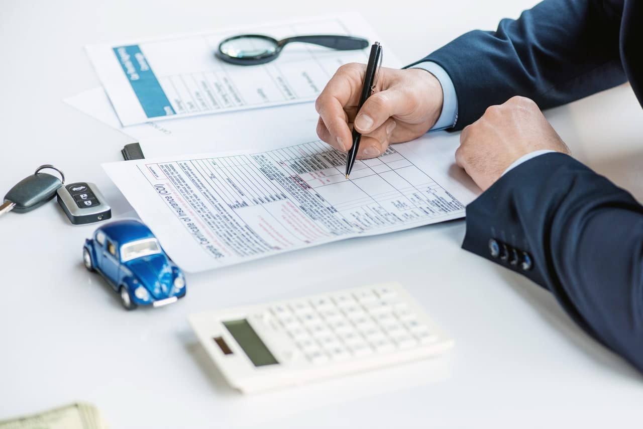 obtenez votre devis personnalisé pour une assurance auto aviva. comparez les offres et trouvez la couverture qui correspond à vos besoins tout en bénéficiant d'un excellent rapport qualité-prix.