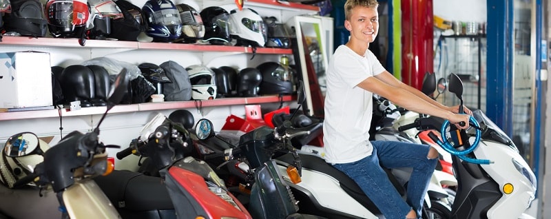 obtenez votre devis d'assurance moto en quelques clics ! comparez les offres et choisissez la couverture qui vous convient le mieux pour rouler en toute sérénité. profitez de tarifs compétitifs et d'une protection adaptée à vos besoins.