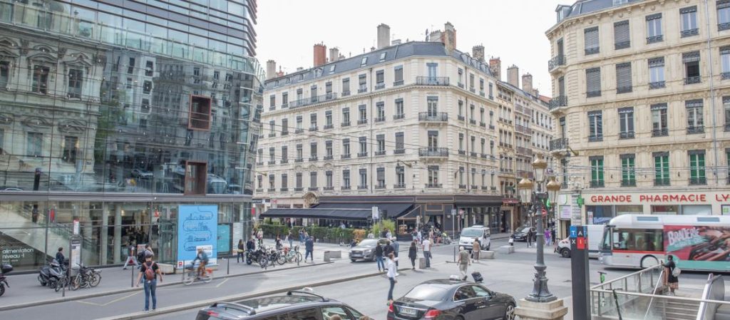 découvrez notre guide complet sur l'assurance à lyon, incluant des conseils pratiques, les meilleures compagnies d'assurance et des astuces pour choisir la couverture qui correspond à vos besoins. explorez les différentes options d'assurance disponibles et trouvez la solution idéale pour votre situation.