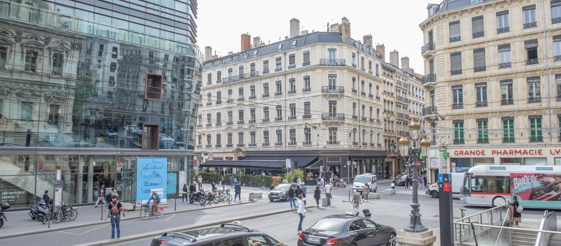 découvrez notre guide complet sur l'assurance à lyon, incluant des conseils pratiques, les meilleures compagnies d'assurance et des astuces pour choisir la couverture qui correspond à vos besoins. explorez les différentes options d'assurance disponibles et trouvez la solution idéale pour votre situation.