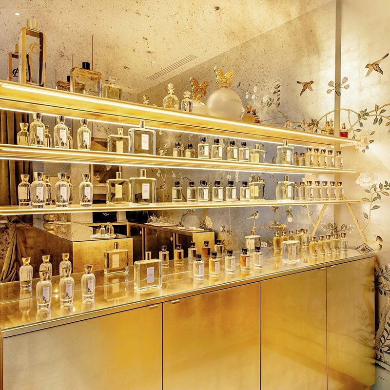 découvrez la meilleure parfumerie de marseille 13008, où une sélection unique de fragrances vous attend. explorez des parfums de luxe, des créations artisanales et des conseils personnalisés pour trouver votre parfum idéal. plongez dans un univers sensoriel au cœur de marseille.