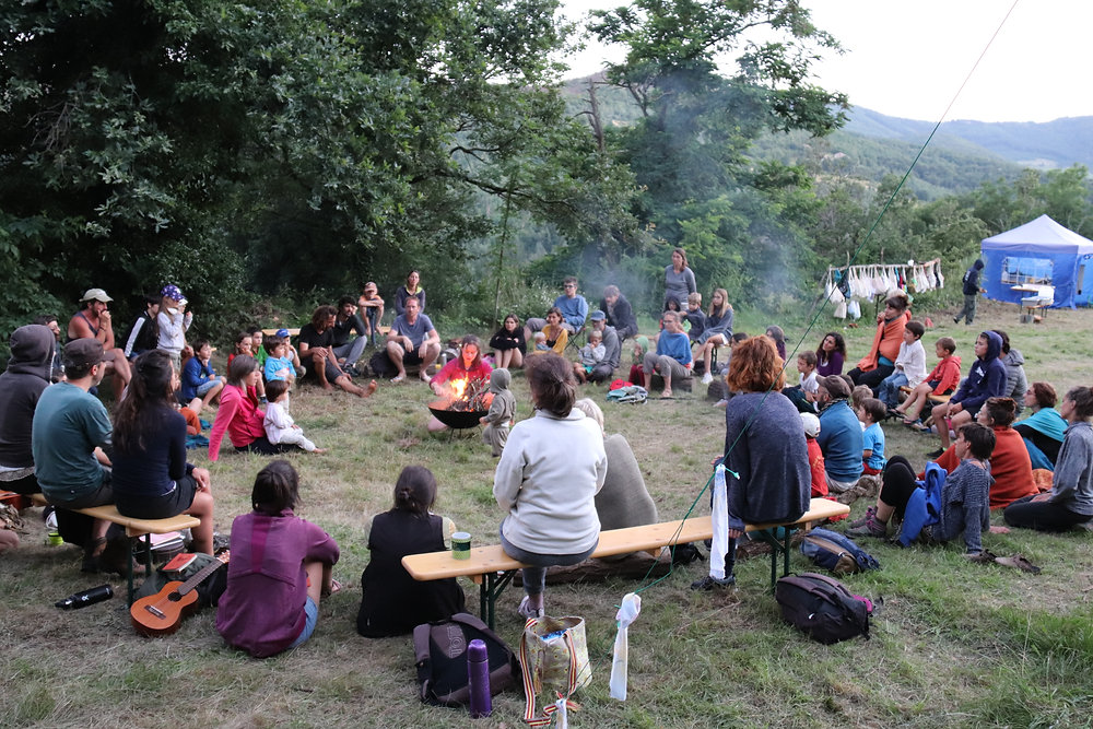 découvrez les charmes cachés d'un village méconnu, où la tranquillité, l'authenticité et les paysages pittoresques vous attendent. partez à l'aventure hors des sentiers battus et plongez dans l'histoire et la culture de cet écrin de nature.