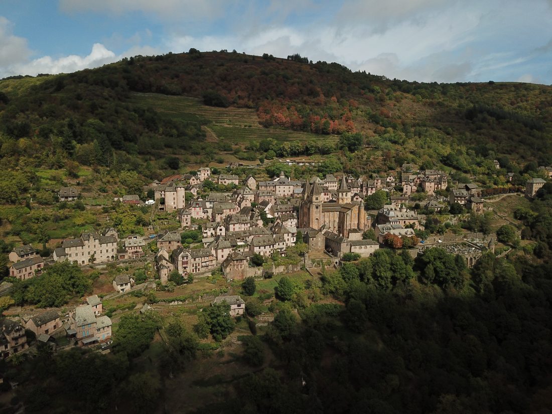 découvrez un village méconnu, riche en histoire et en charme, où la beauté des paysages se mêle à une atmosphère authentique. évadez-vous des sentiers battus et explorez ses ruelles pittoresques, ses traditions locales et sa gastronomie savoureuse.