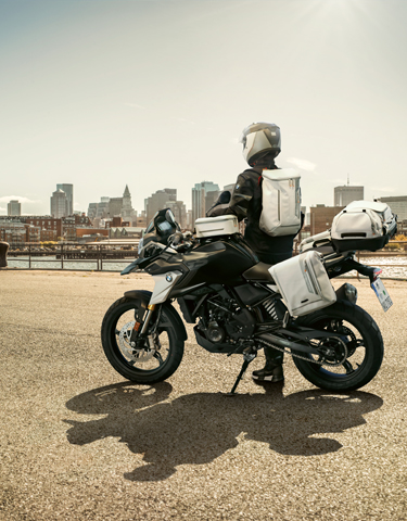 découvrez notre assurance dédiée aux motos bmw motorrad. protégez votre véhicule avec des garanties adaptées, un service client exceptionnel et une couverture complète pour profiter de chaque balade en toute sérénité.