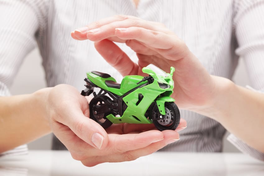 découvrez notre guide complet sur l'assurance deux-roues : comparez les offres, trouvez la couverture idéale pour votre moto ou scooter et protégez-vous efficacement sur la route.