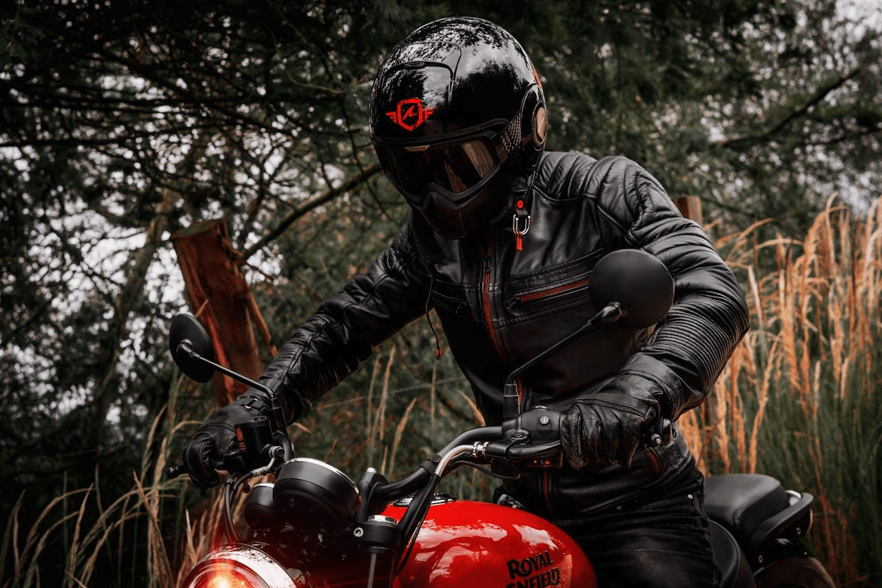 découvrez notre assurance supermotard adaptée à vos besoins ! profitez d'une couverture complète pour votre moto, des tarifs compétitifs et une assistance 24/7. roulez en toute sérénité sur piste et sur route avec une protection optimale.