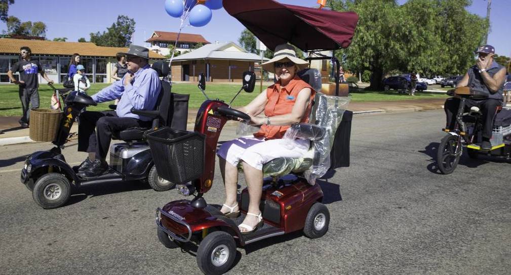 découvrez les nombreux avantages des scooters pour seniors, une solution idéale pour améliorer leur mobilité, leur indépendance et leur confort au quotidien. profitez de conseils pratiques et d'informations essentielles pour choisir le scooter adapté à vos besoins.