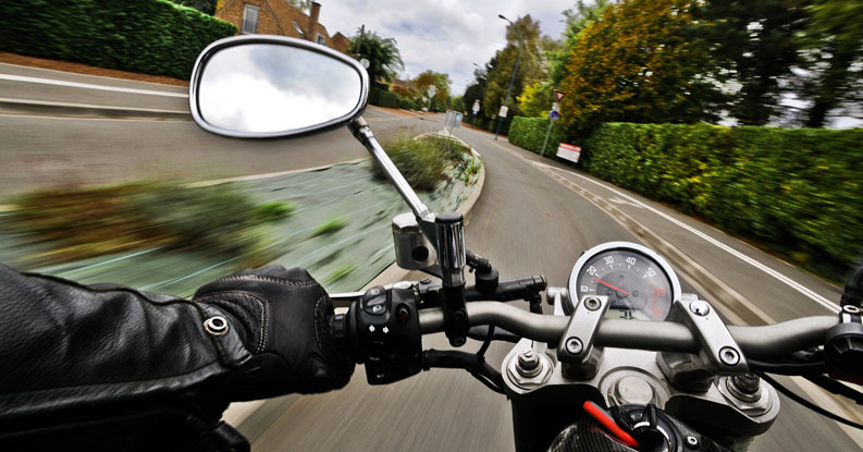 découvrez nos conseils essentiels pour sécuriser vos trajets en moto. apprenez les meilleures pratiques pour rouler en toute sécurité, choisir l'équipement adéquat et anticiper les dangers sur la route. protégez-vous et profitez pleinement de vos excursions à deux roues !