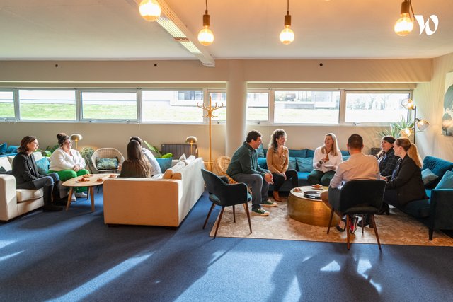 découvrez le siège d'amv assurance, un acteur clé dans le domaine de l'assurance en france, offrant des solutions adaptées à vos besoins. explorez nos services, notre engagement envers la qualité et notre expertise pour vous accompagner au quotidien.