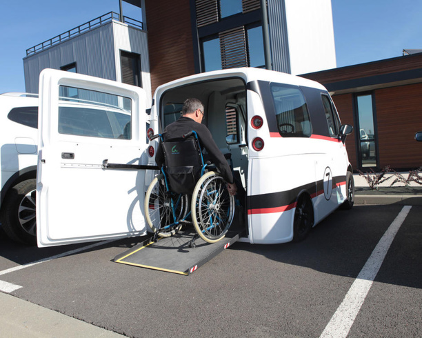 découvrez notre sélection de voiturettes adaptées aux personnes handicapées, alliant confort, sécurité et performance. trouvez le modèle parfait pour améliorer votre mobilité au quotidien.